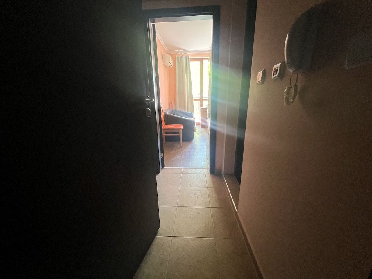 Útulné studio v srdci Elenite – jen pár minut od pláže, v uzavřeném komplexu s bazénem a skvělým zázemím