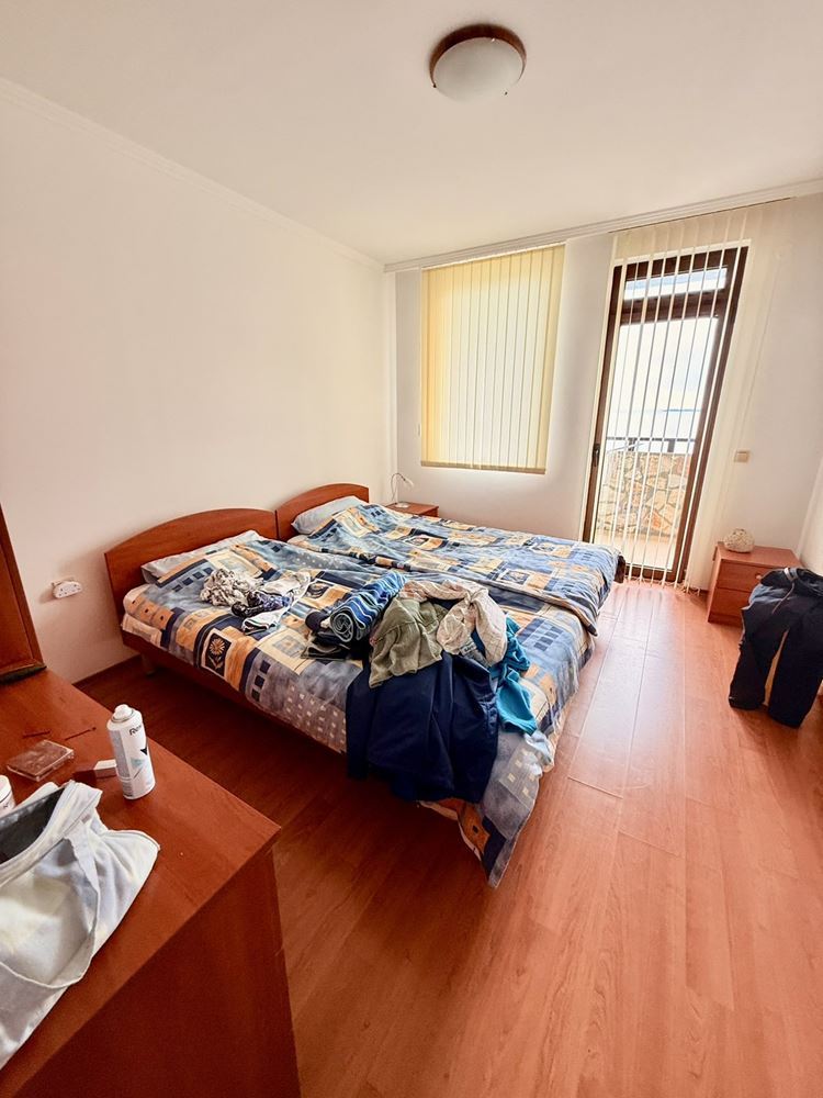Apartmán se dvěma ložnicemi na první linii u moře ve Sveti Vlas – komfort, prostornost a jedinečný výhled na moře