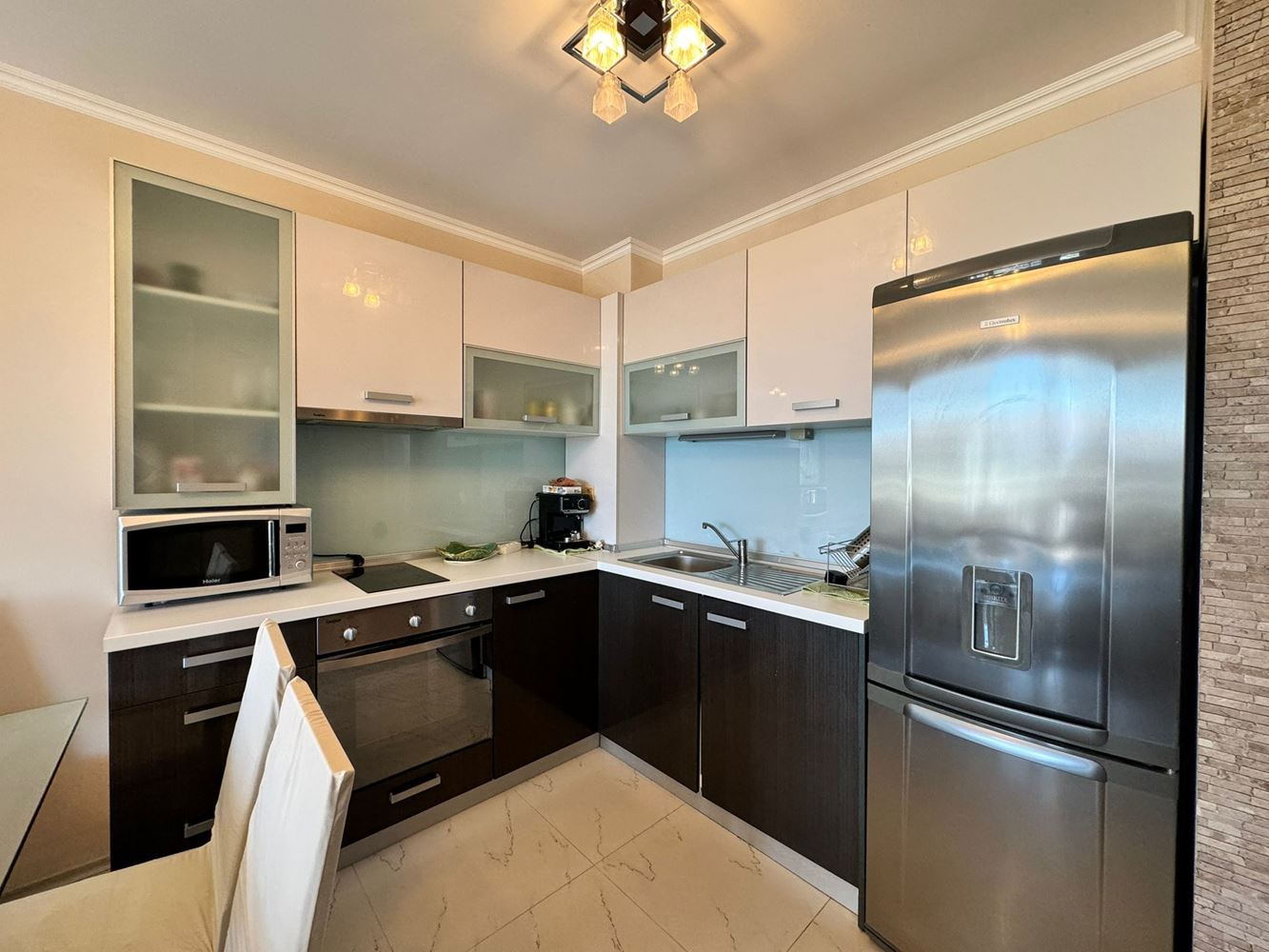 Stylový dvoupokojový apartmán v elitním komplexu v srdci Sveti Vlas