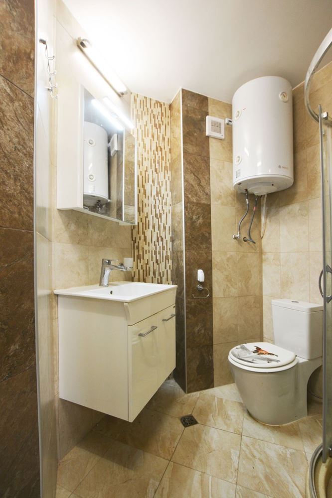 Luxusní třípokojový apartmán s výhledem na moře na první linii v Ravdě – 114 m², dvě terasy a maximální komfort