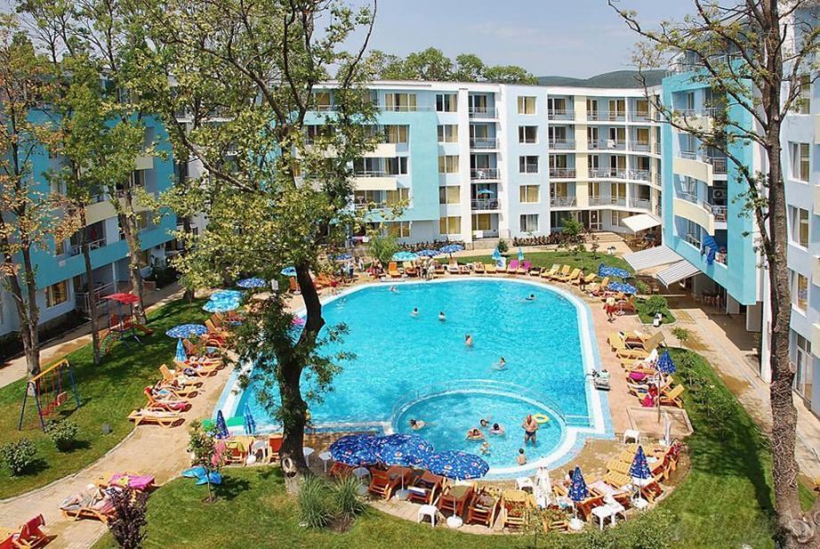100 metrů od moře – útulný apartmán s jednou ložnicí a výhledem do klidné části komplexu