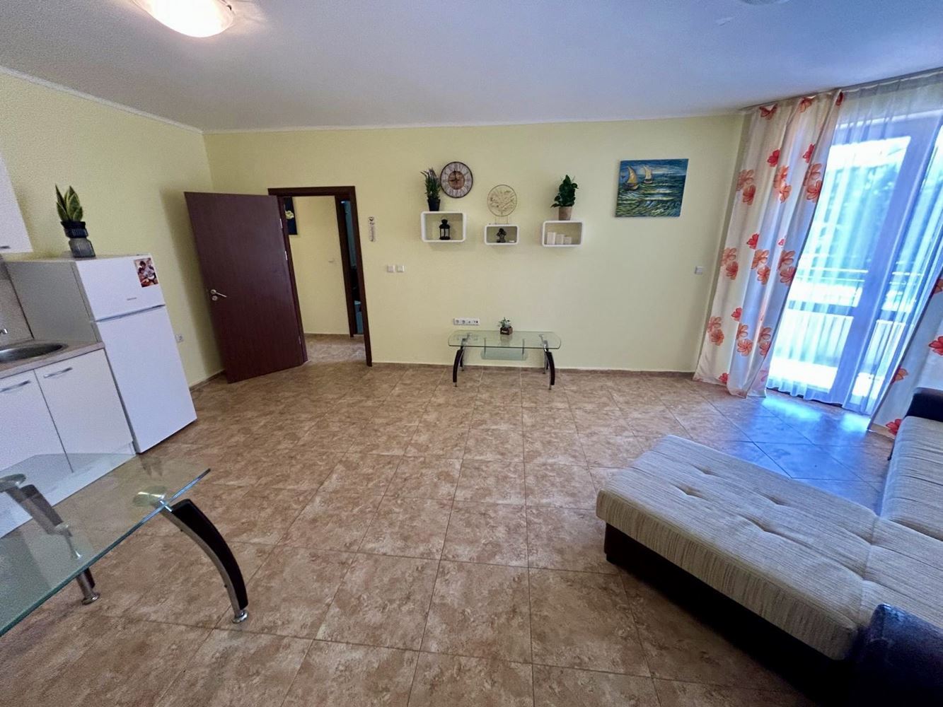 Prostorný apartmán se dvěma ložnicemi a výhledem na bazén v Nesebaru