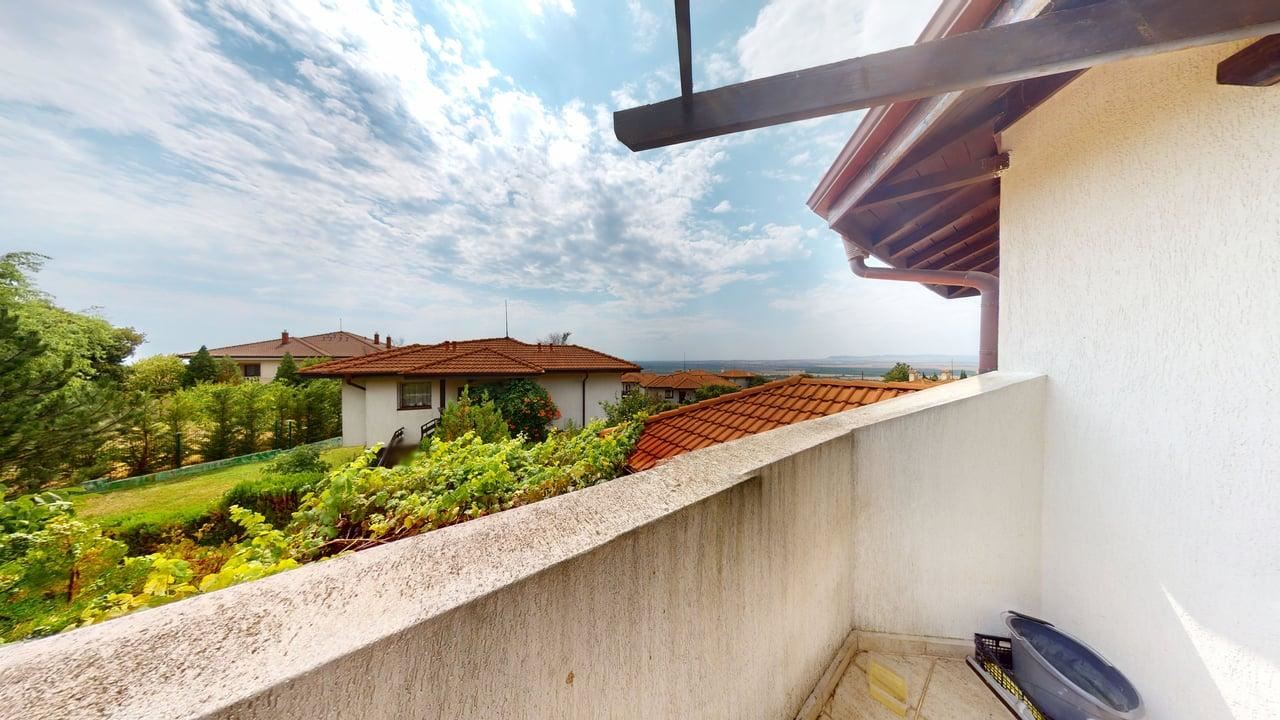 Apartmán s jednou ložnicí a panoramatickým výhledem na moře a hory v komplexu s bazény a wellness centrem SPA