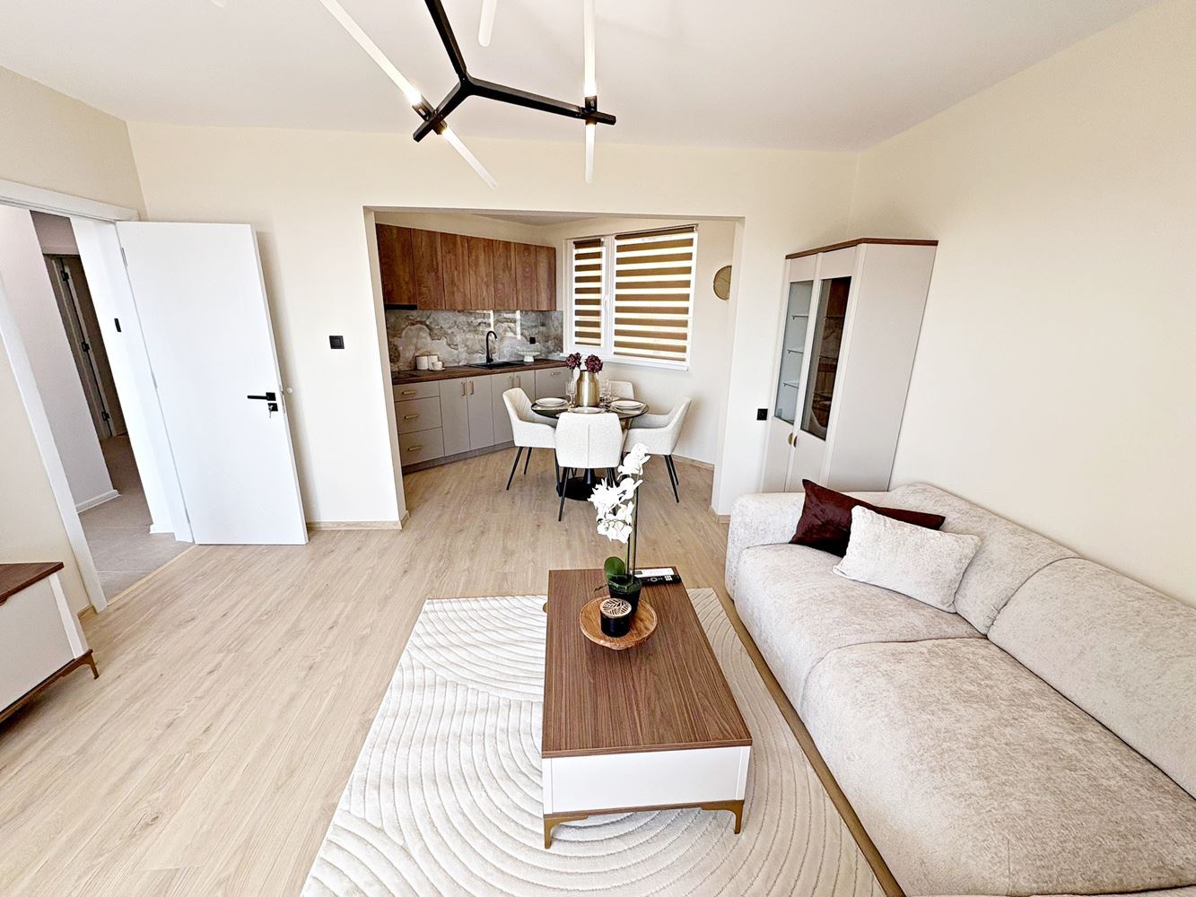 Dvě nezávislé bytové jednotky s výhledem na moře v centru Sveti Vlas – designový interiér a vlastní parkovací místo