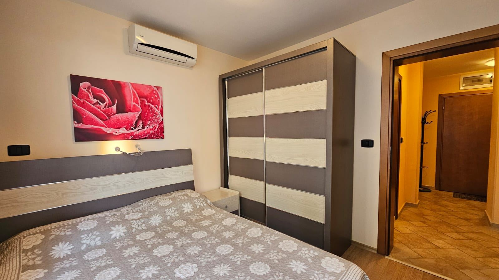 Útulný a stylově zařízený apartmán s jednou ložnicí a částečným výhledem na moře