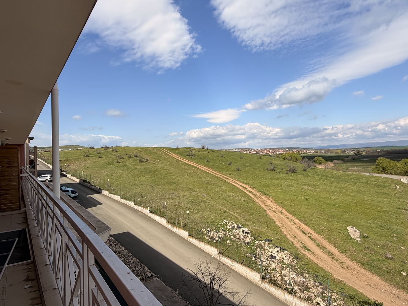 Byt se dvěma ložnicemi s panoramatickou terasou na okraji Sunny Beach – komfort, klid a styl