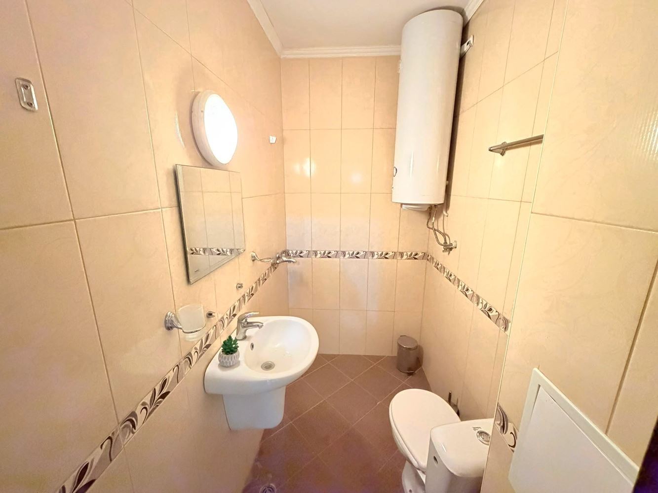 Apartmán se dvěma ložnicemi v Slunečném pobřeží bez poplatku za údržbu – výborná lokalita, atraktivní investice