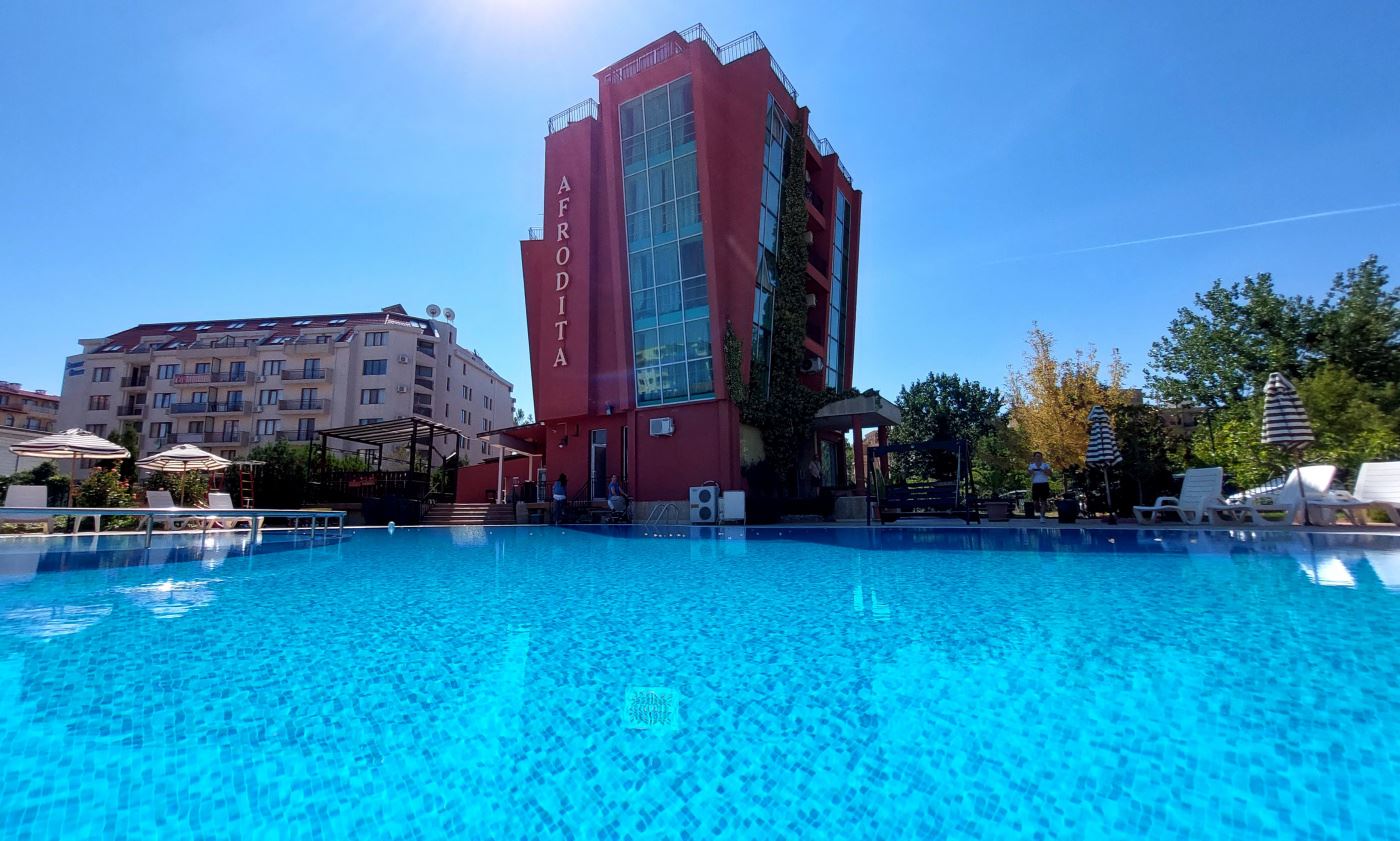 Moderní dvoupokojový byt (s jednou ložnicí) v Sunny Beach – styl, komfort a připravený k nastěhování