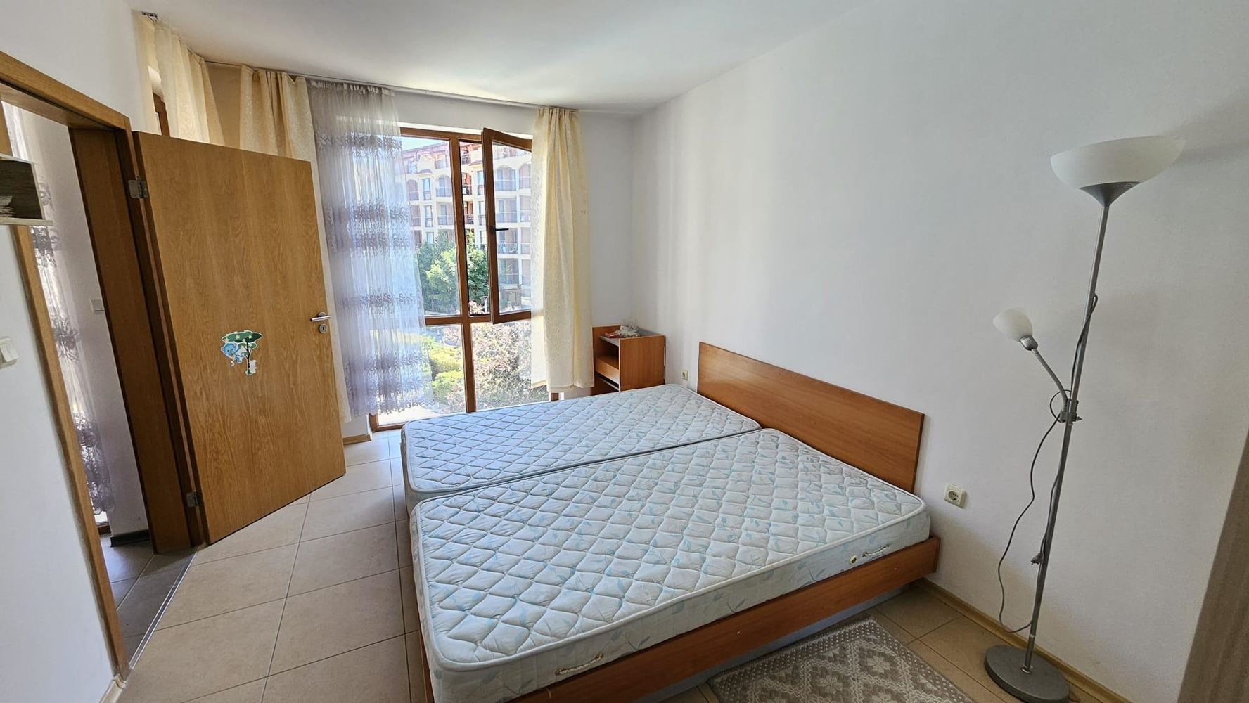 Apartmán v komplexu v Sunny Beach s bazénem, restaurací a nízkým poplatkem za údržbu