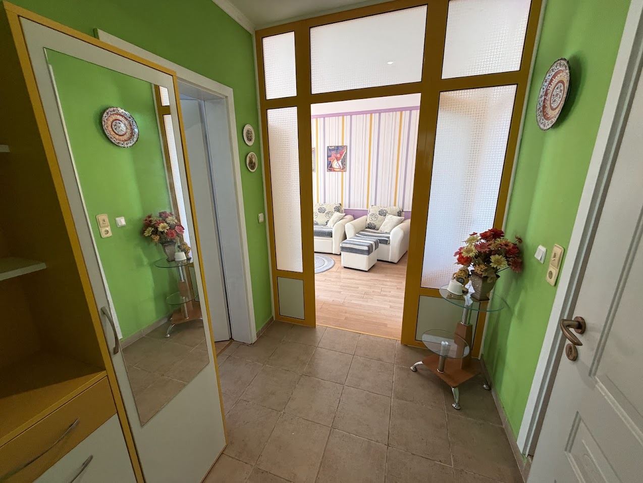 Apartmán s jednou ložnicí, prostornou terasou a výhledem na moře ve Sveti Vlas – 300 metrů od pláže