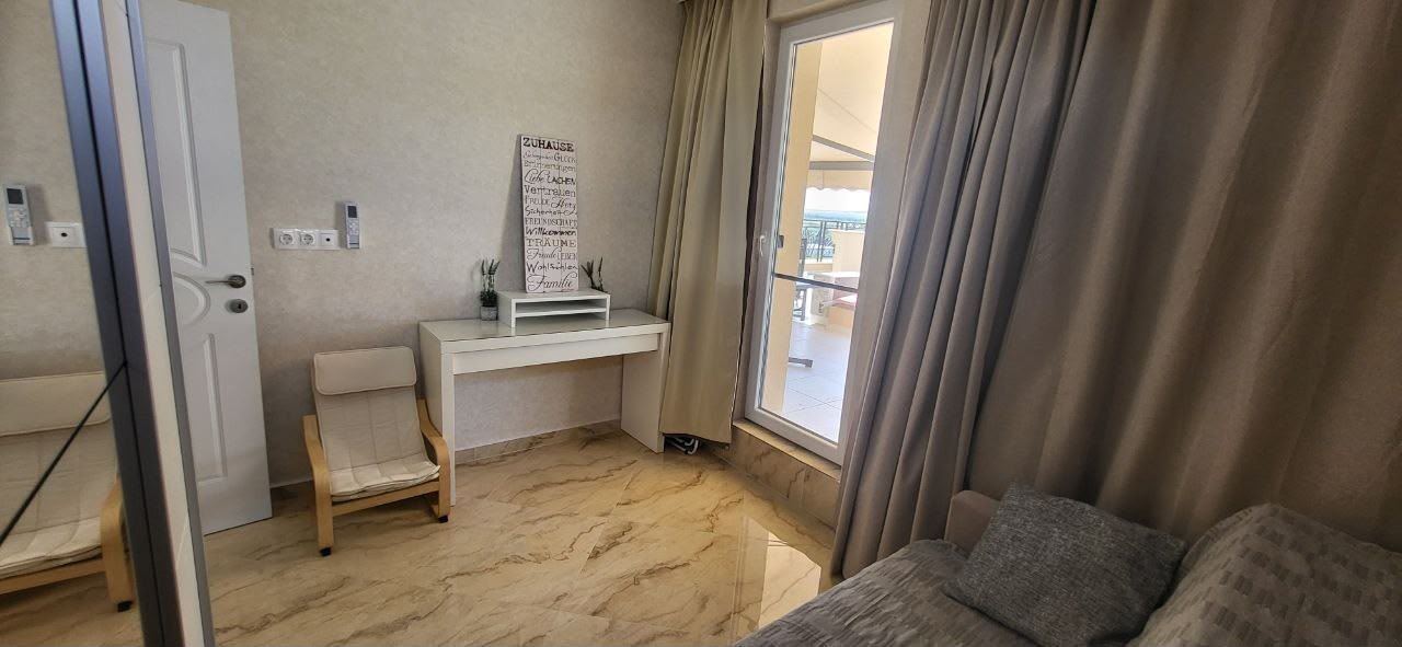 Apartmán se dvěma ložnicemi a velkou panoramatickou terasou ve stylovém komplexu v Sunny Beach