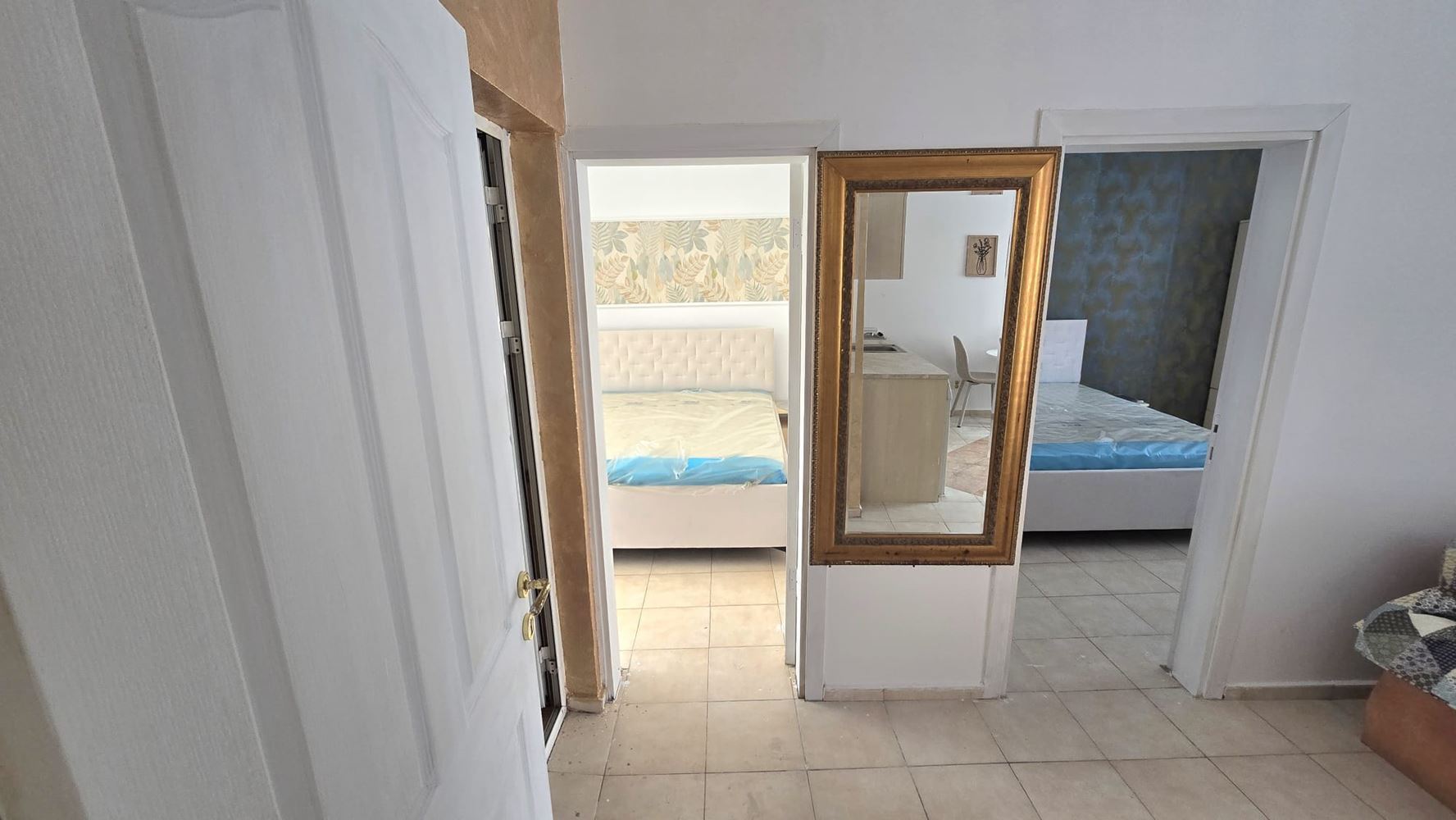 Apartmán se dvěma ložnicemi, jižní orientací a výhledem na bazén v Slunečném pobřeží