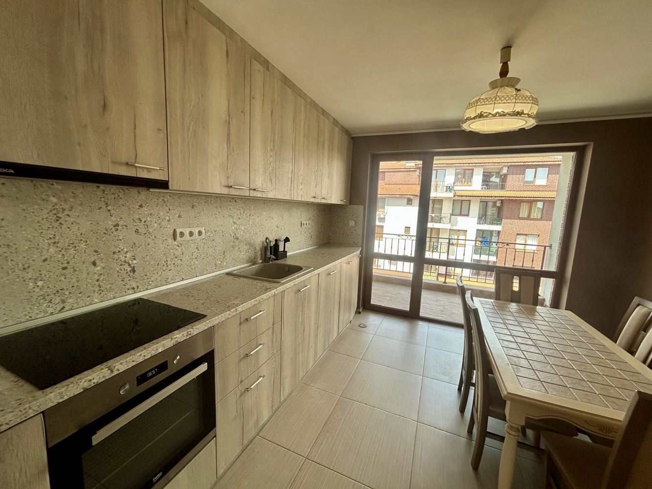 Prostorný apartmán se dvěma ložnicemi v Nesebaru – dvě terasy a možnost třetí ložnice
