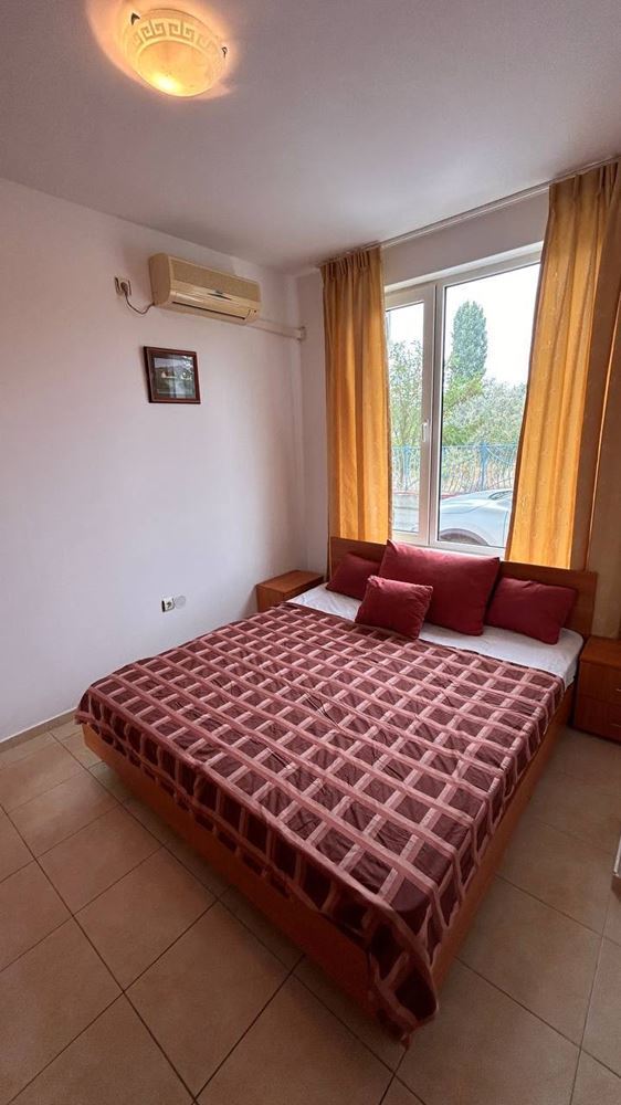 Prostorný apartmán se dvěma ložnicemi v uzavřeném komplexu na Slunečném pobřeží
