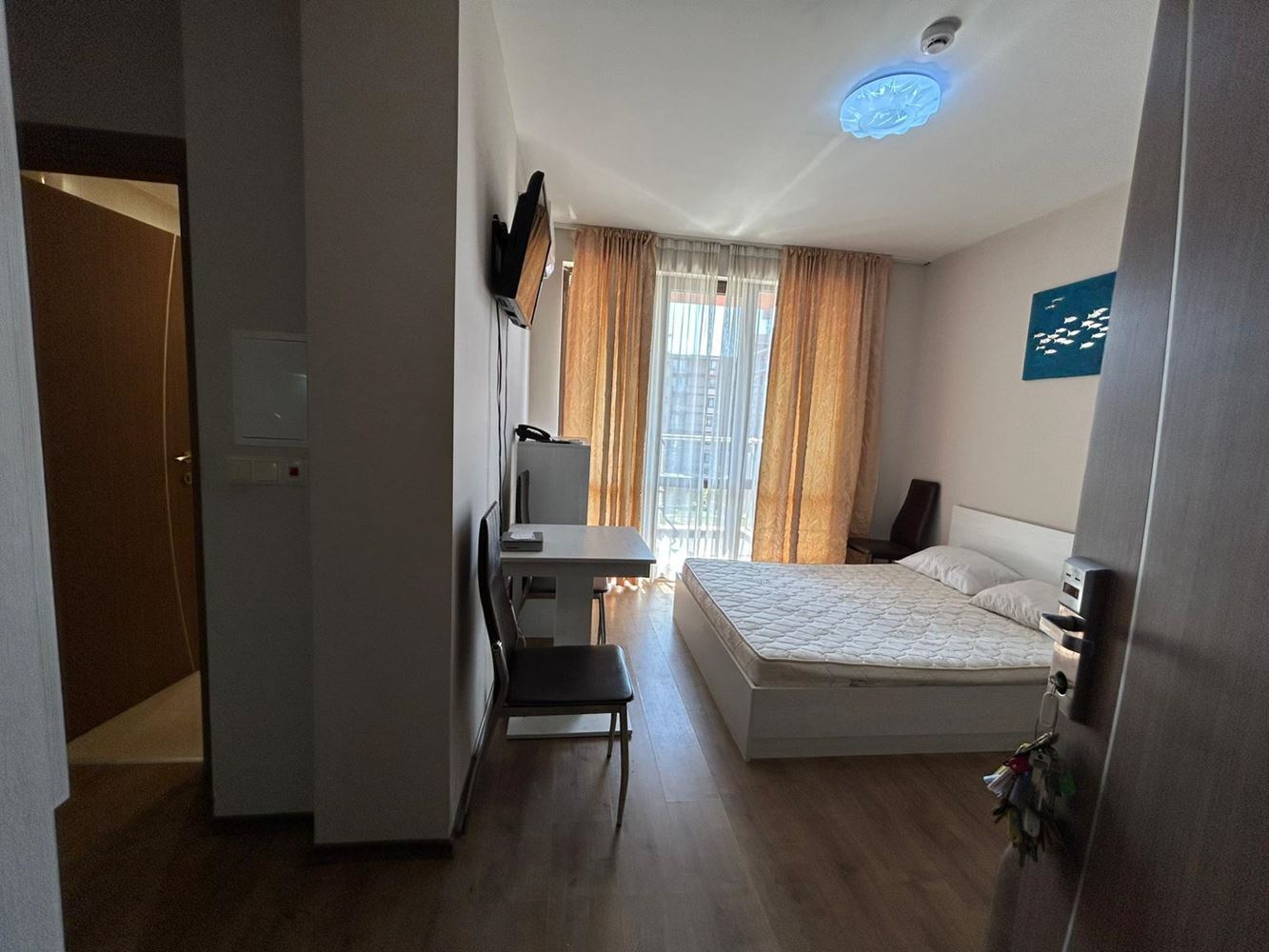 Skvělé studio s krásným výhledem na bazén v srdci Slunečného pobřeží
