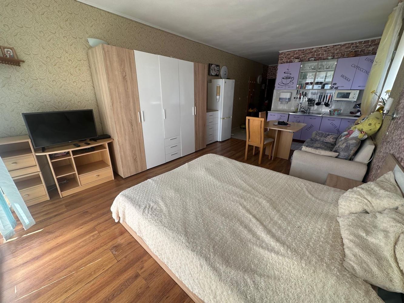 Slunečný Breg – Prostorné studio s výhledem na bazén, 300 m od pláže