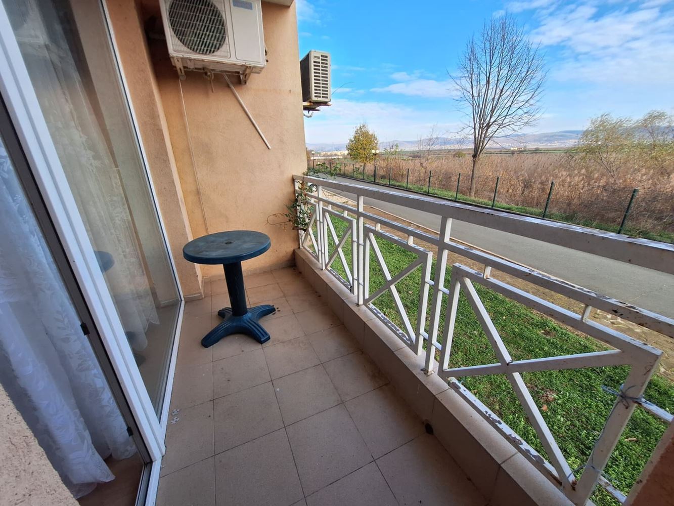 Prostorný byt s jednou ložnicí v luxusním komplexu s bazény a sportovními zařízeními