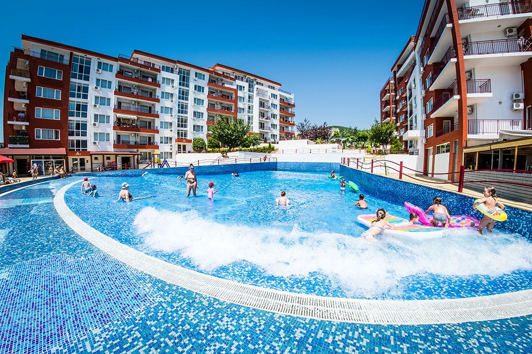 Nádherný apartmán s jednou ložnicí ve Sveti Vlas s výhledem na moře – vynikající investice jen pár kroků od pláže