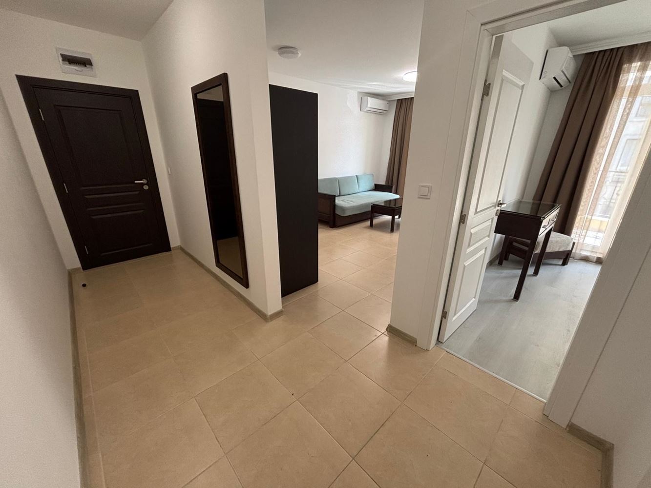 Prostorný apartmán s jednou ložnicí v Ravdě, 200 m od pláže – bez poplatku za údržbu a připravený k nastěhování