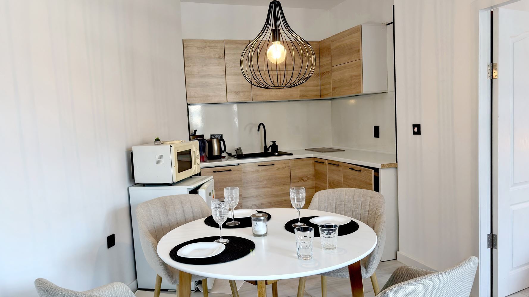 Stylový apartmán s jednou ložnicí 100 metrů od pláže na Slunečném pobřeží – komfort, luxus a skvělá lokalita