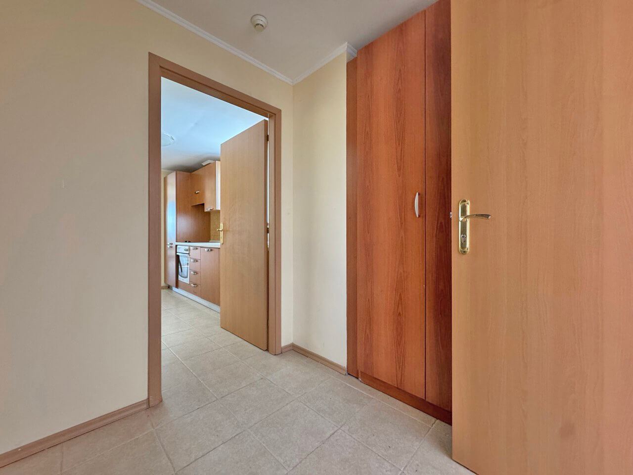 Exkluzivní apartmán s jednou ložnicí v první linii u moře v Pomorie – luxus, prestiž a investice s okamžitou návratností