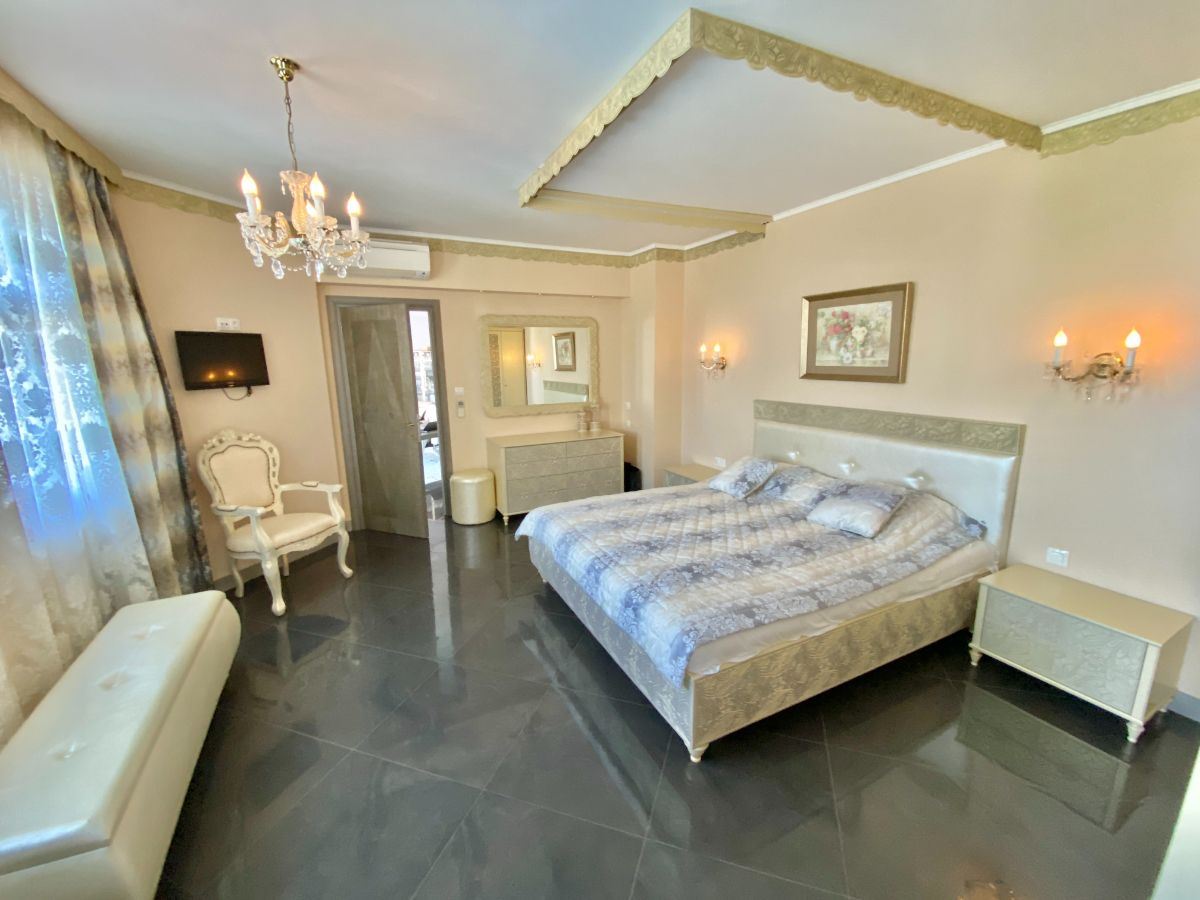 Unikátní mezonetový apartmán v prémiovém komplexu ve městě Nesebar