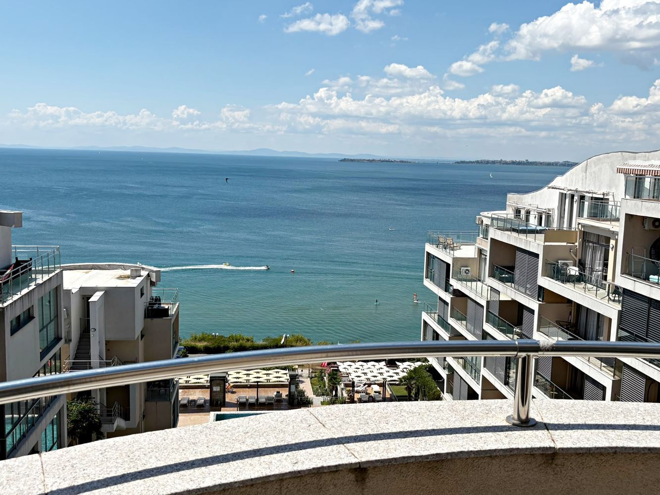 Luxusní apartmán s jednou ložnicí s panoramatickým výhledem na moře v první linii ve Sveti Vlas