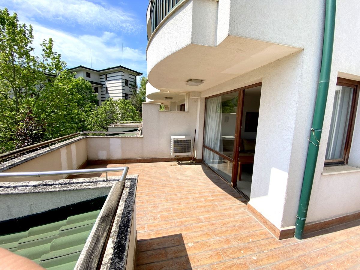 Dvoupokojový byt (s jednou ložnicí) v první linii u moře v Ravda – luxus, příroda a výhled na bazén