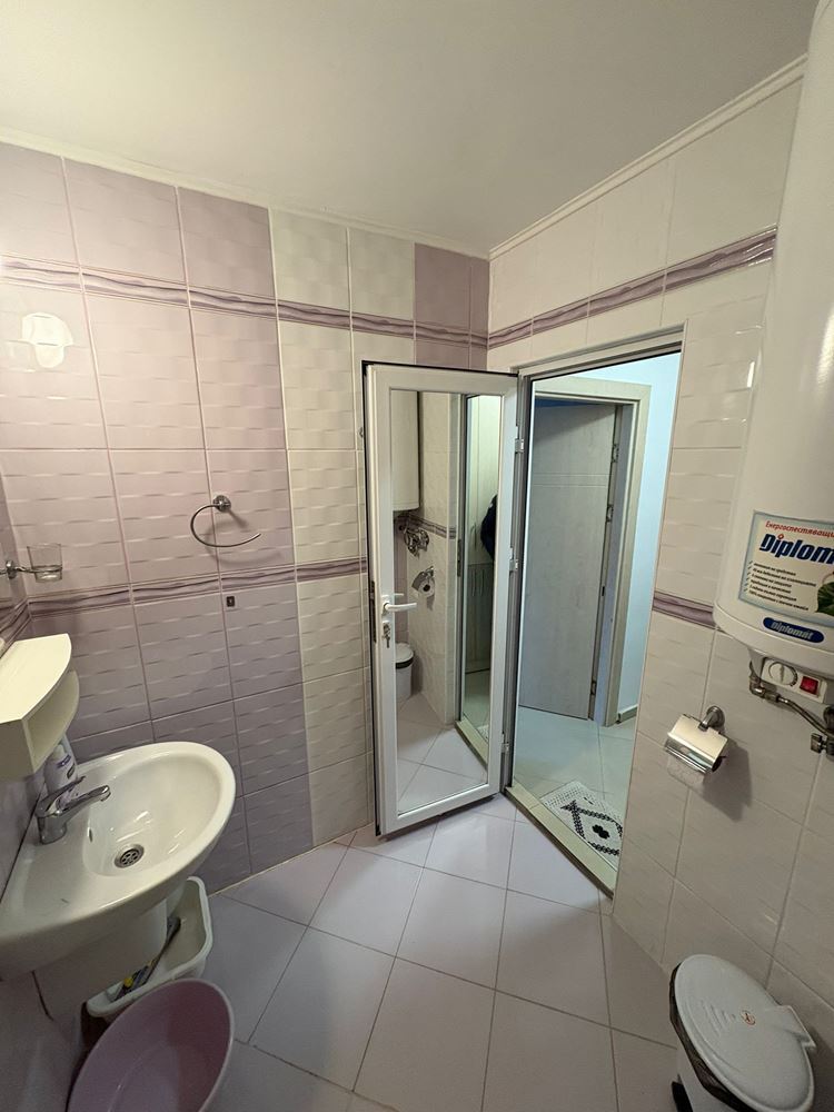 Prostorné plně zařízené studio v Pomorie – východní orientace a výborná poloha 400 m od moře