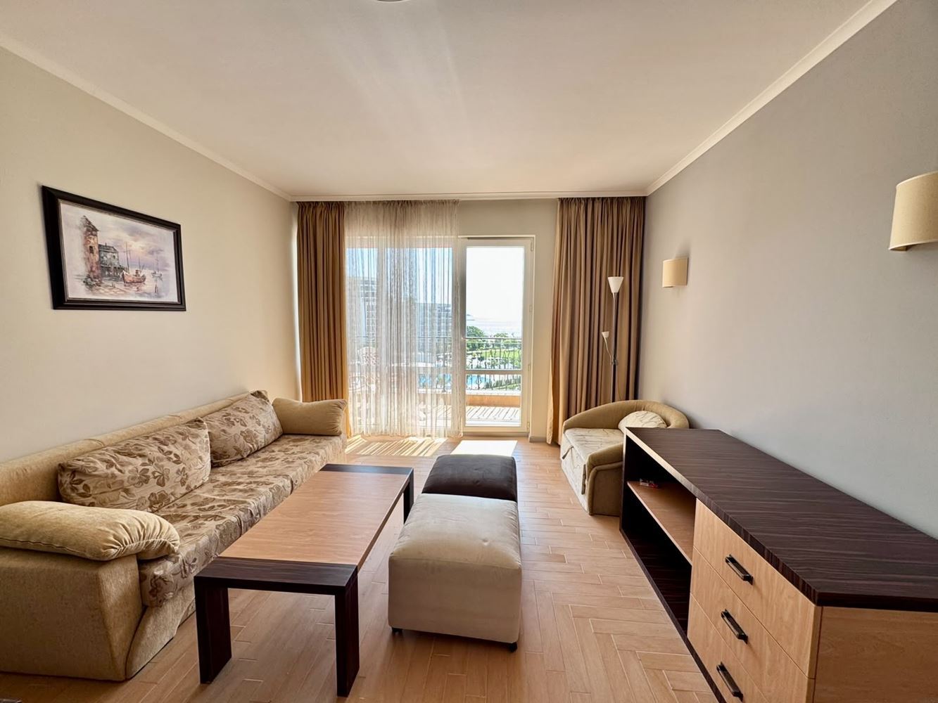 Luxusní apartmán u moře s panoramatickým výhledem v prestižním komplexu na Slunečném pobřeží