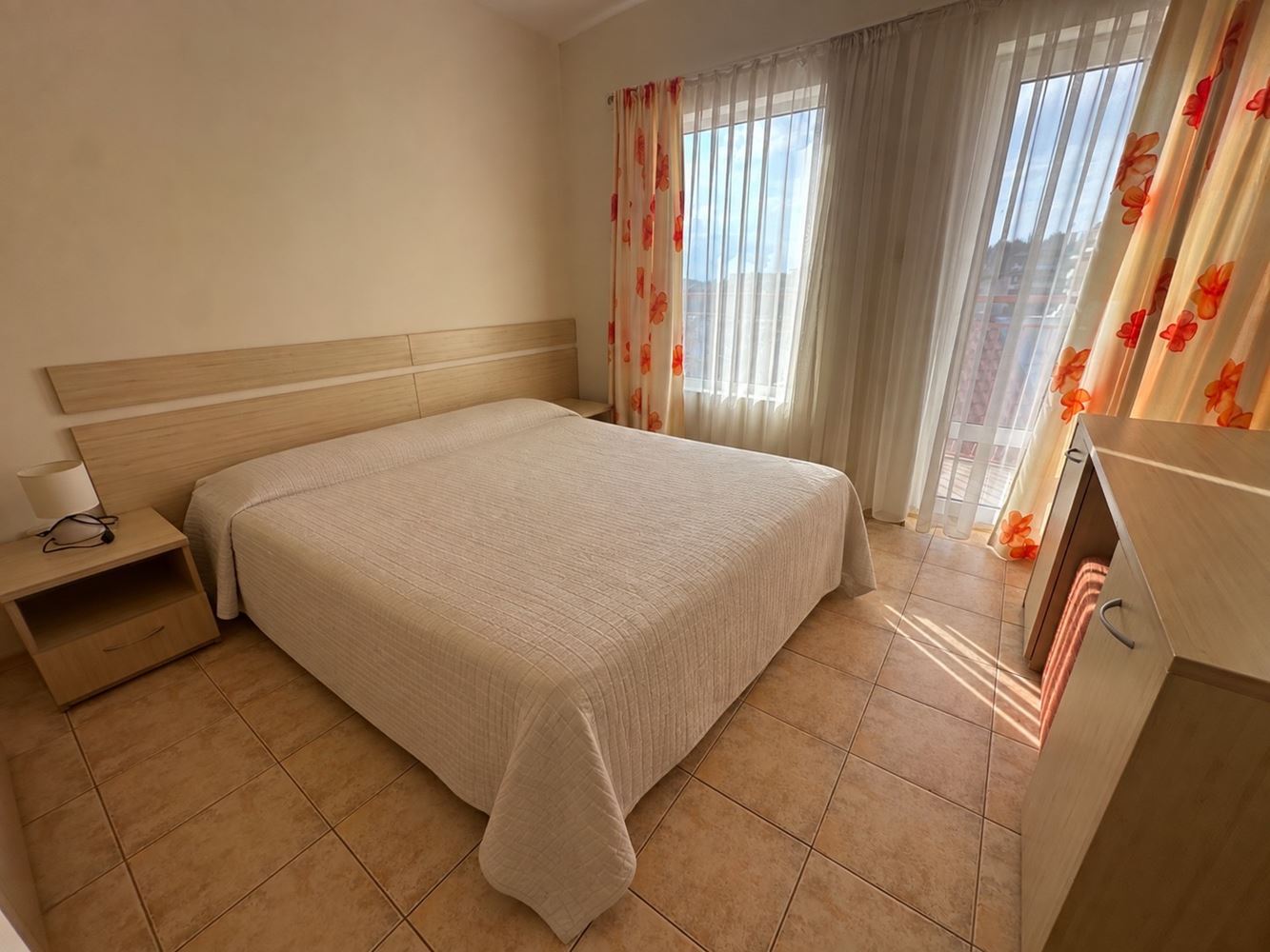 Apartmán se dvěma ložnicemi ve Sveti Vlas – komfort, klid a výborná lokalita