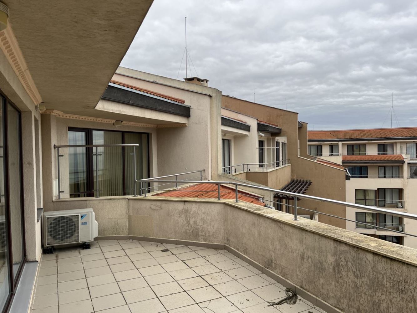 Obzor – zařízený byt s jednou ložnicí na první linii s panoramatickým výhledem na moře