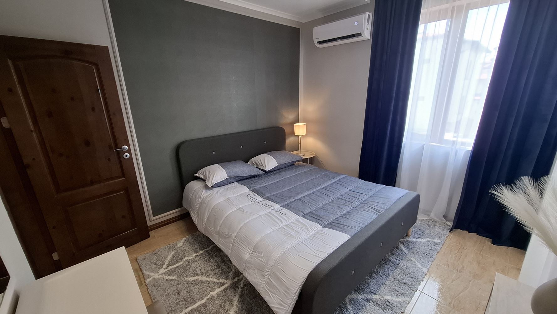 Luxusní apartmán se dvěma ložnicemi v první linii u moře ve Svatém Vlasu – jedinečná mořská atmosféra a prestižní komfort