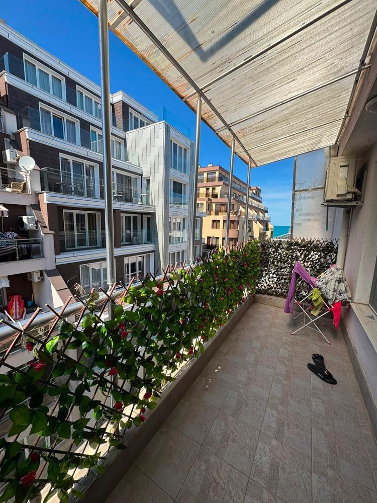 Prostorný apartmán s jednou ložnicí ve Starém městě Pomorie – pouze 50 metrů od pláže s částečným výhledem na moře