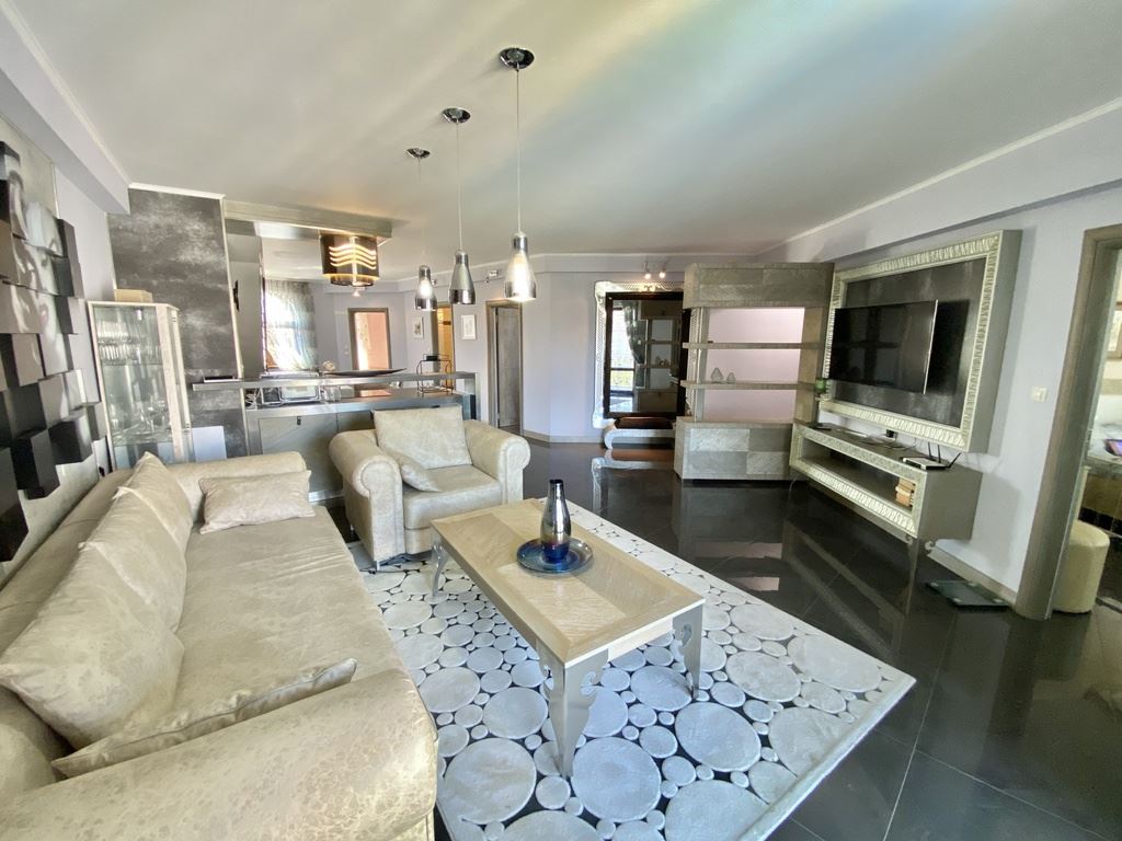 Unikátní mezonetový apartmán v prémiovém komplexu ve městě Nesebar