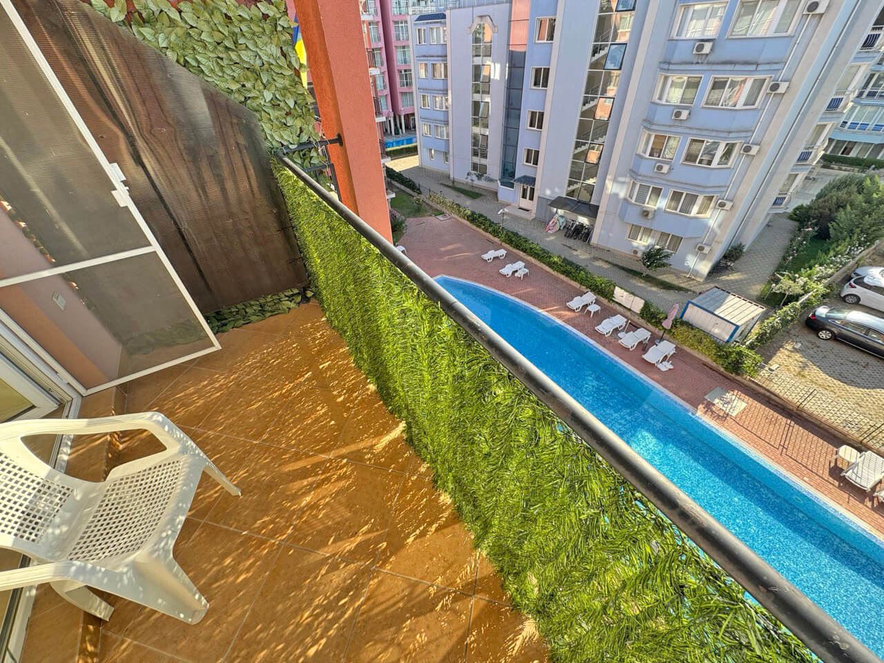 Stylové studio s příjemným výhledem na bazén v Slunečném pobřeží