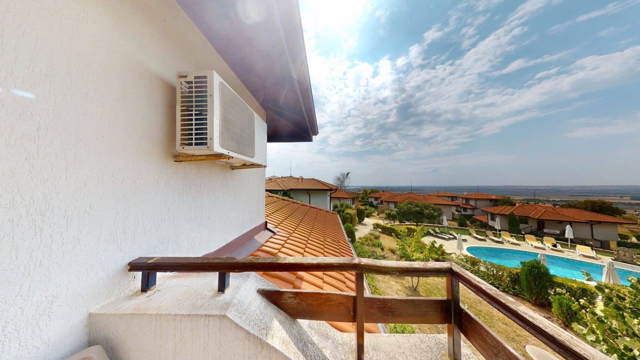 Apartmán s jednou ložnicí a panoramatickým výhledem na moře a hory v komplexu s bazény a wellness centrem SPA