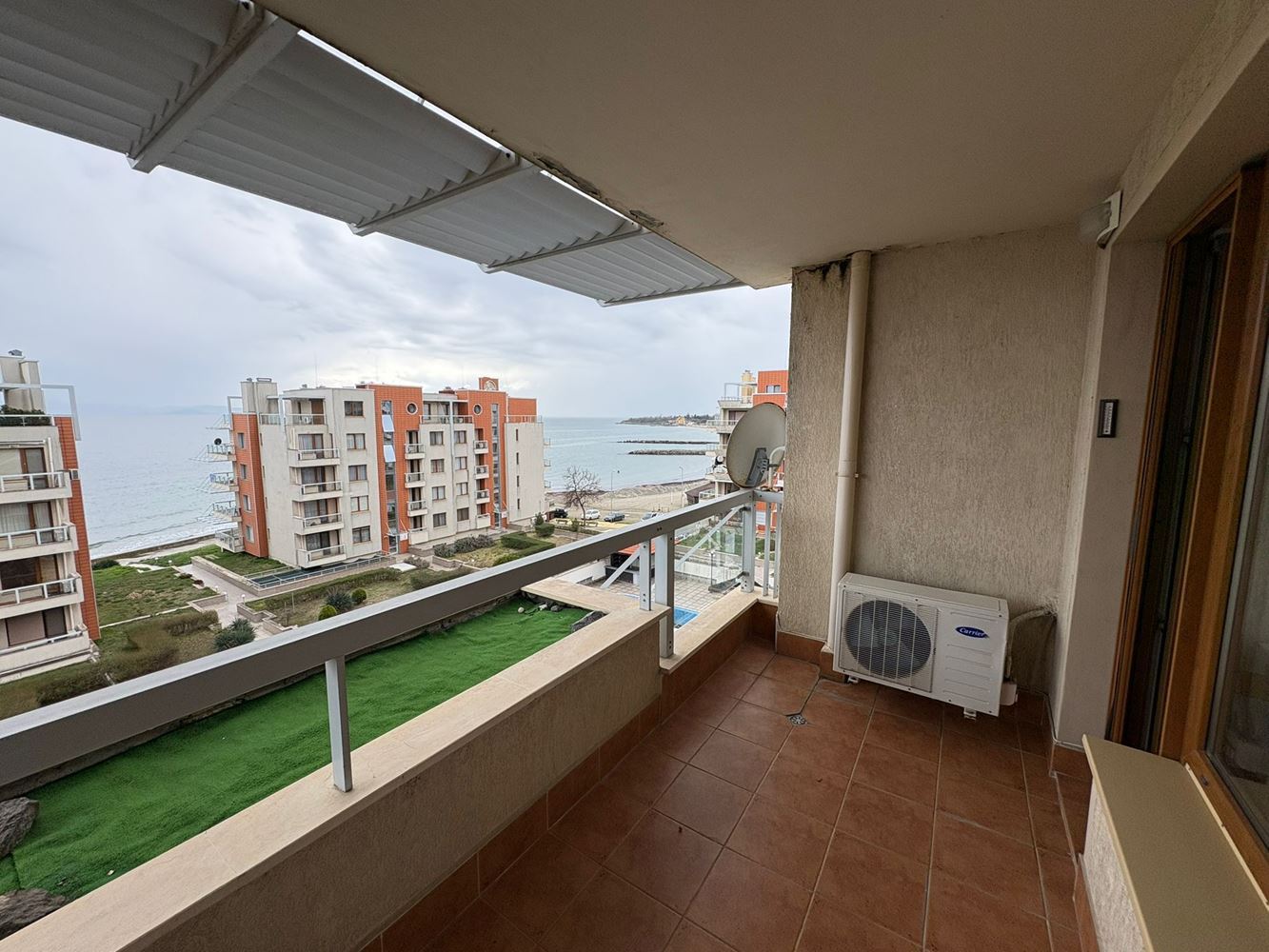 Panoramatický dvoupokojový apartmán na první linii moře v Pomorie s přímým výhledem na moře