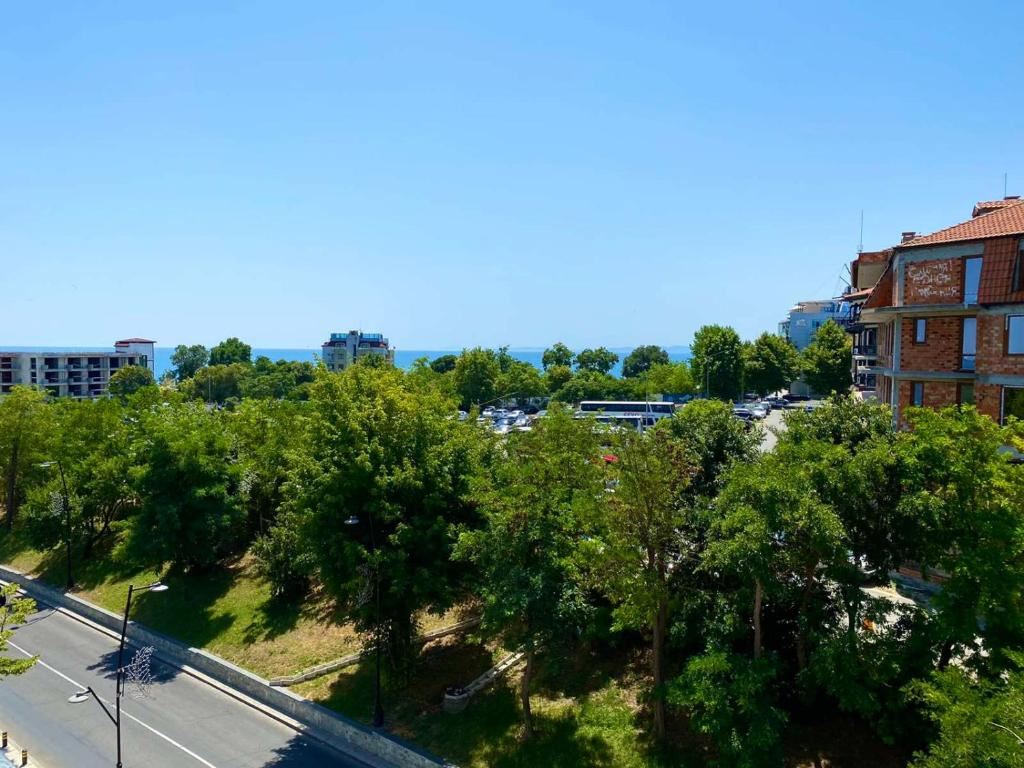 Skvělý apartmán s jednou ložnicí v srdci Nesebaru s velkou terasou a krásným výhledem