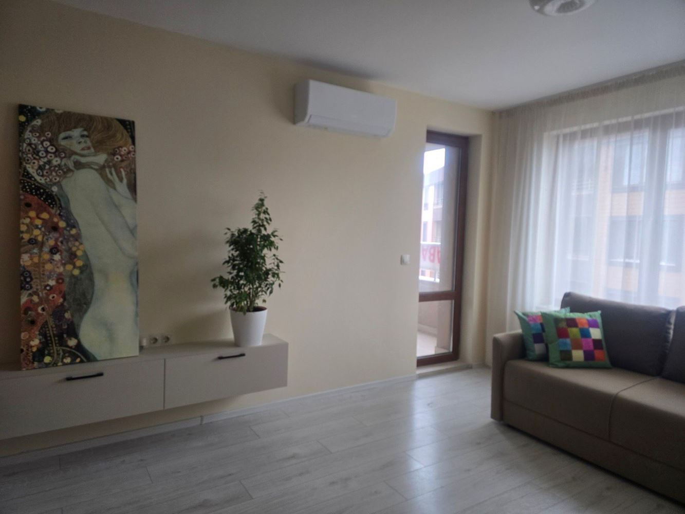 Zcela nový apartmán s jednou ložnicí v Pomorie bez poplatku za údržbu – připravený k nastěhování