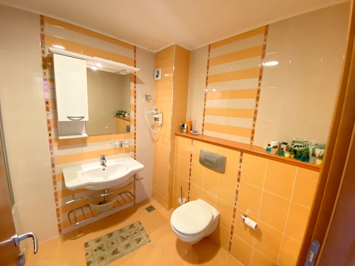 Dvoupokojový byt (s jednou ložnicí) v první linii u moře v Ravda – luxus, příroda a výhled na bazén