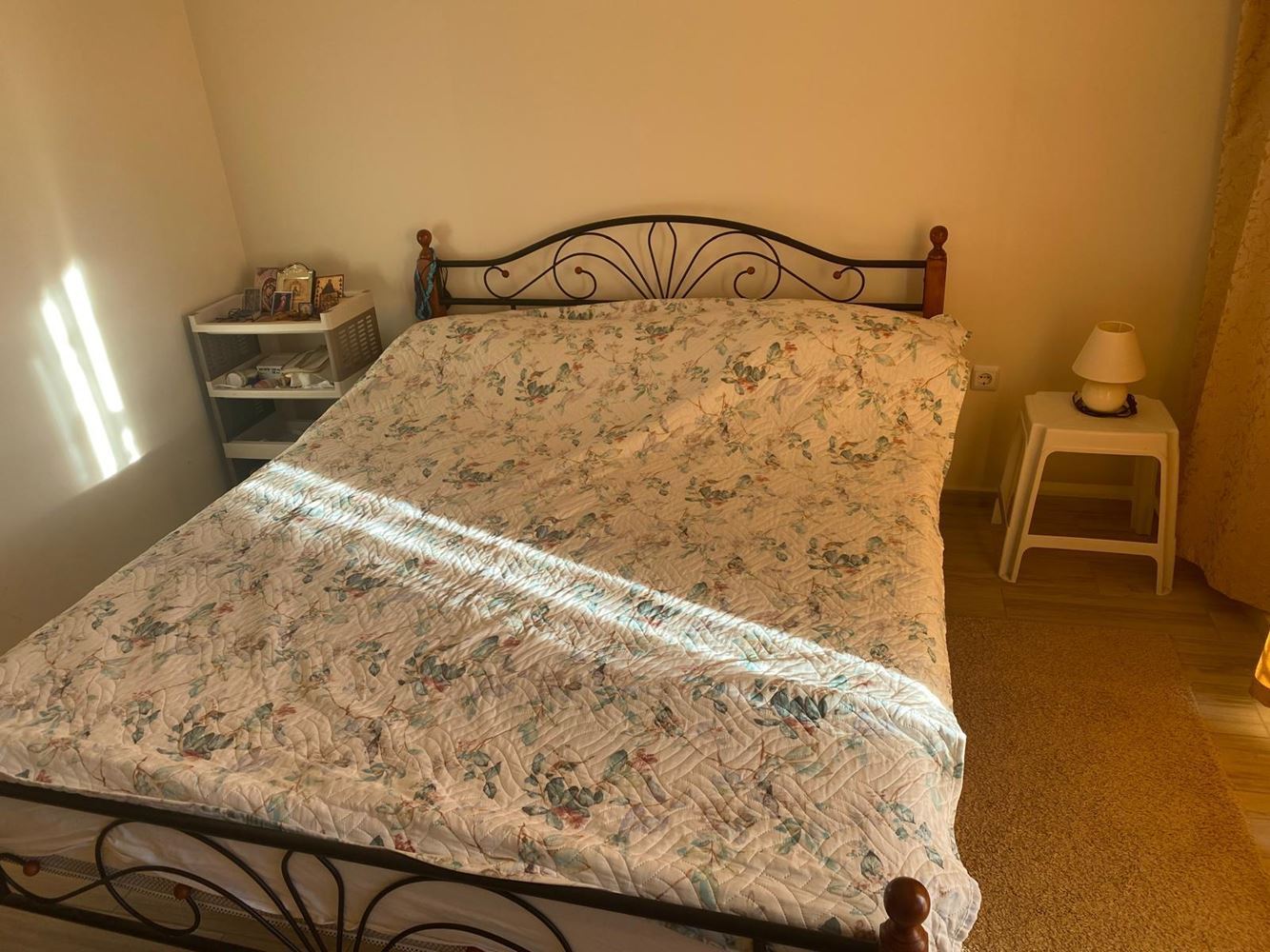 Krásný apartmán s jednou ložnicí v Ravdě s bazény a výborným vybavením – ideální pro dovolenou i investici