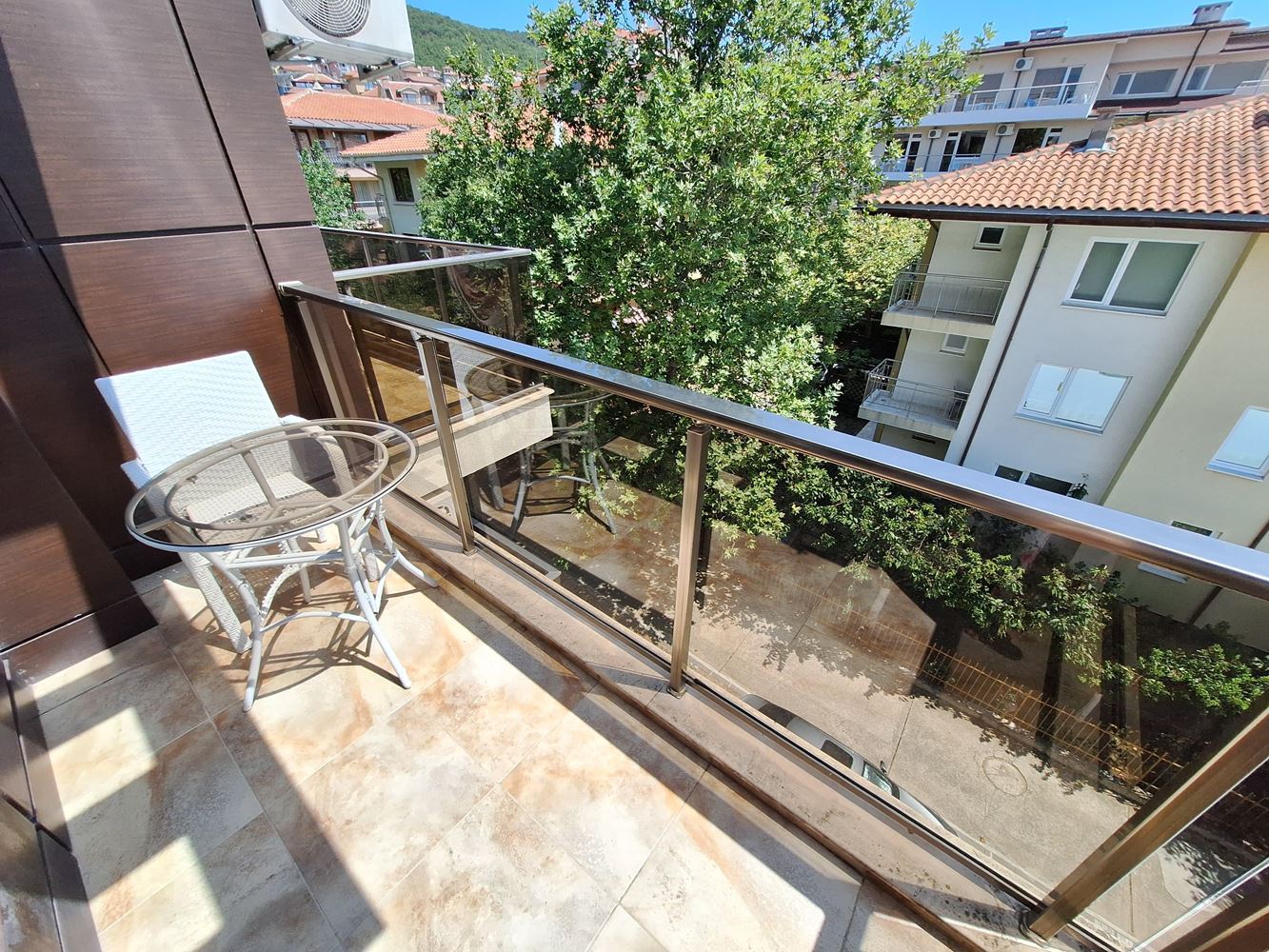 Prostorný apartmán se dvěma ložnicemi a parkovacím místem 200 metrů od moře ve Sveti Vlas