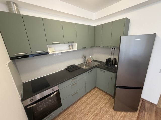 Prostorný apartmán se dvěma ložnicemi a panoramatickým výhledem na moře v novém komplexu – klid uprostřed přírody