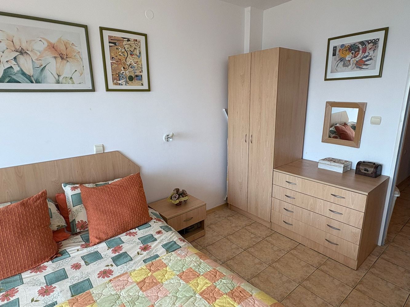 2pokojový apartmán s přímým výhledem na moře ve Svatém Vlasu – komfort, klid a resortový životní styl