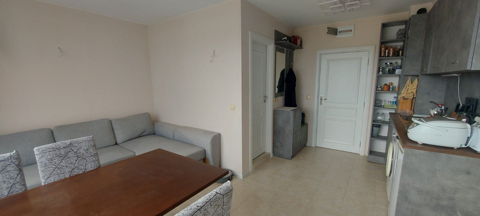 Prostorný apartmán s jednou ložnicí na Slunečném pobřeží – komfort, zeleň a skvělé zázemí v moderním komplexu