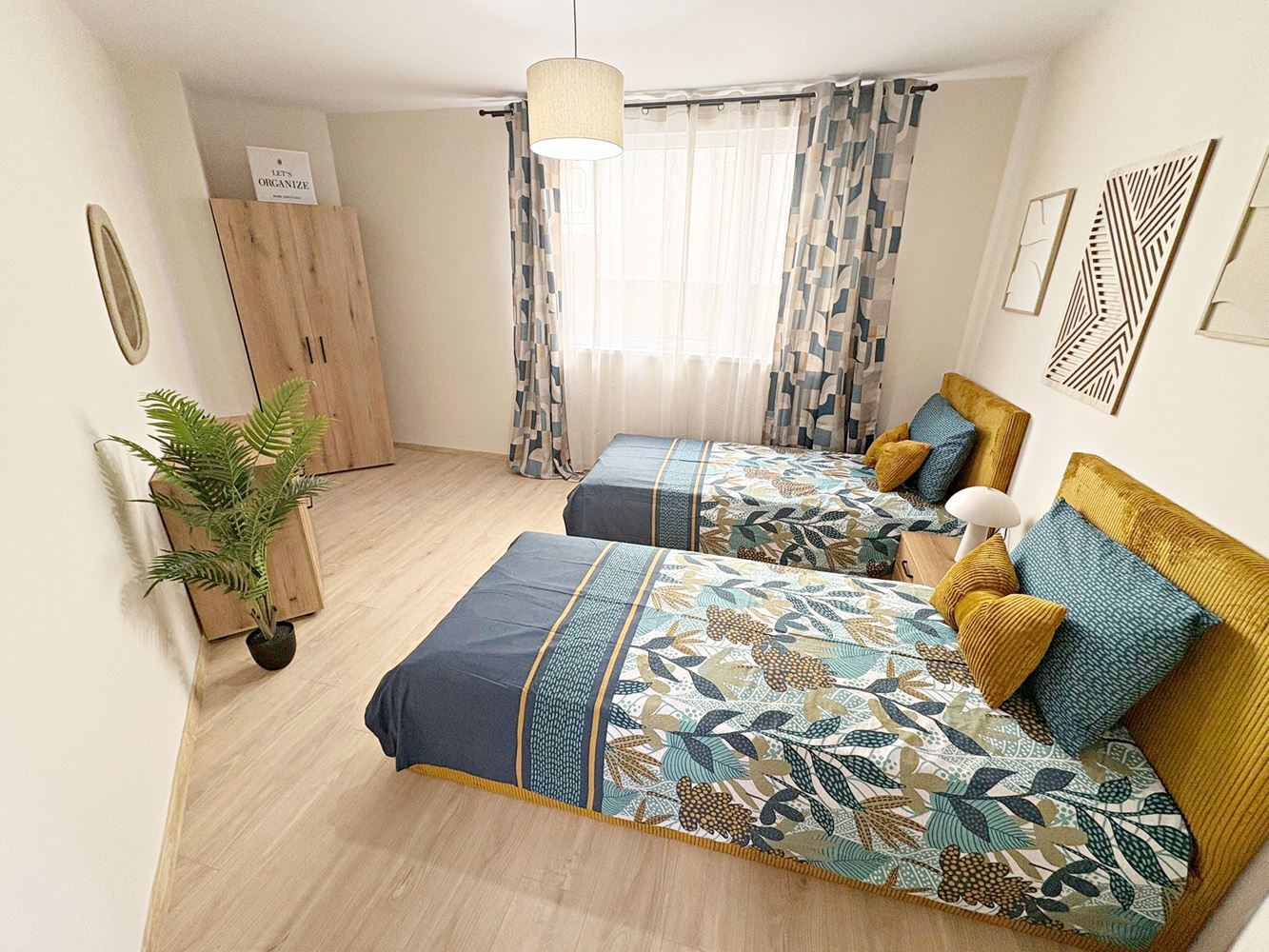 Dvě nezávislé bytové jednotky s výhledem na moře v centru Sveti Vlas – designový interiér a vlastní parkovací místo