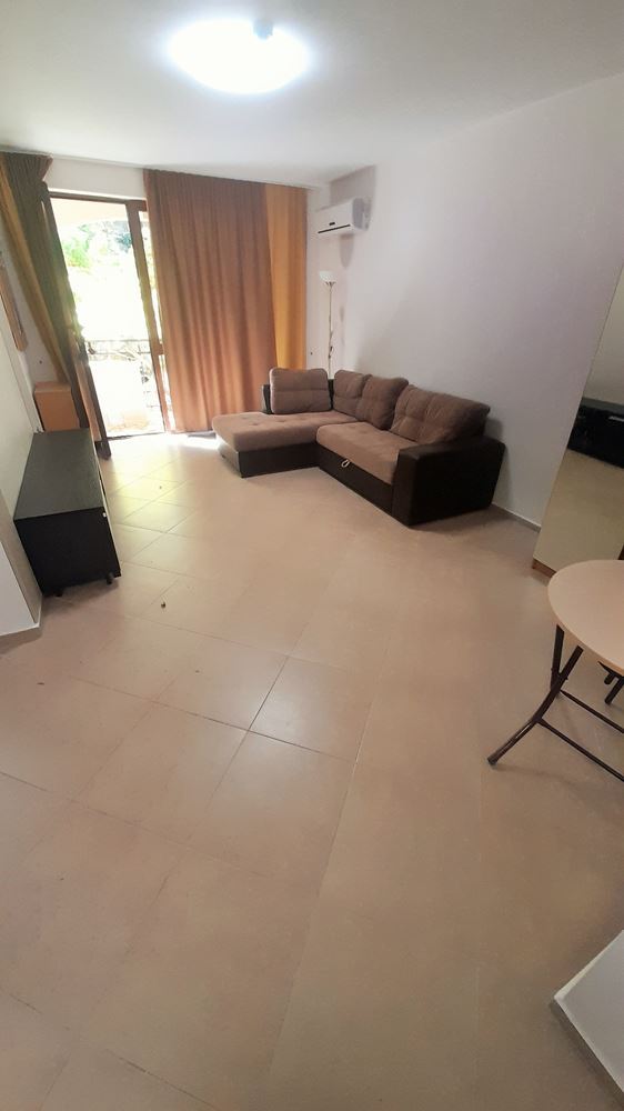 Prostorný apartmán s jednou ložnicí ve Slunečném pobřeží – pohodlí, zeleň a skvělé podmínky pro dovolenou