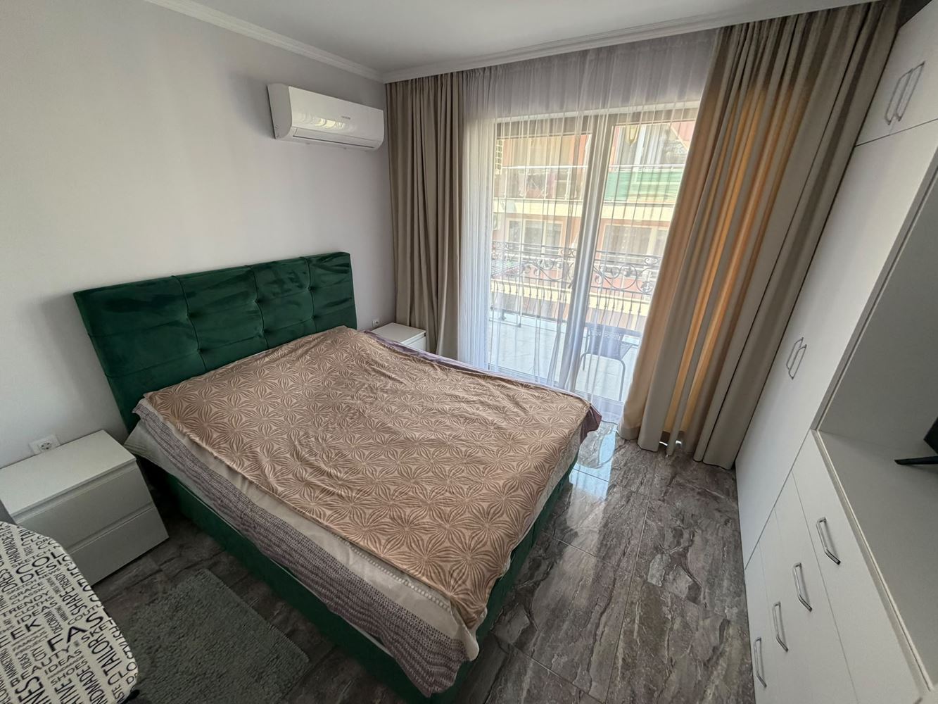 Byt s jednou ložnicí na první linii u moře v Nesebaru – komfort, prestiž a jedinečné výhledy