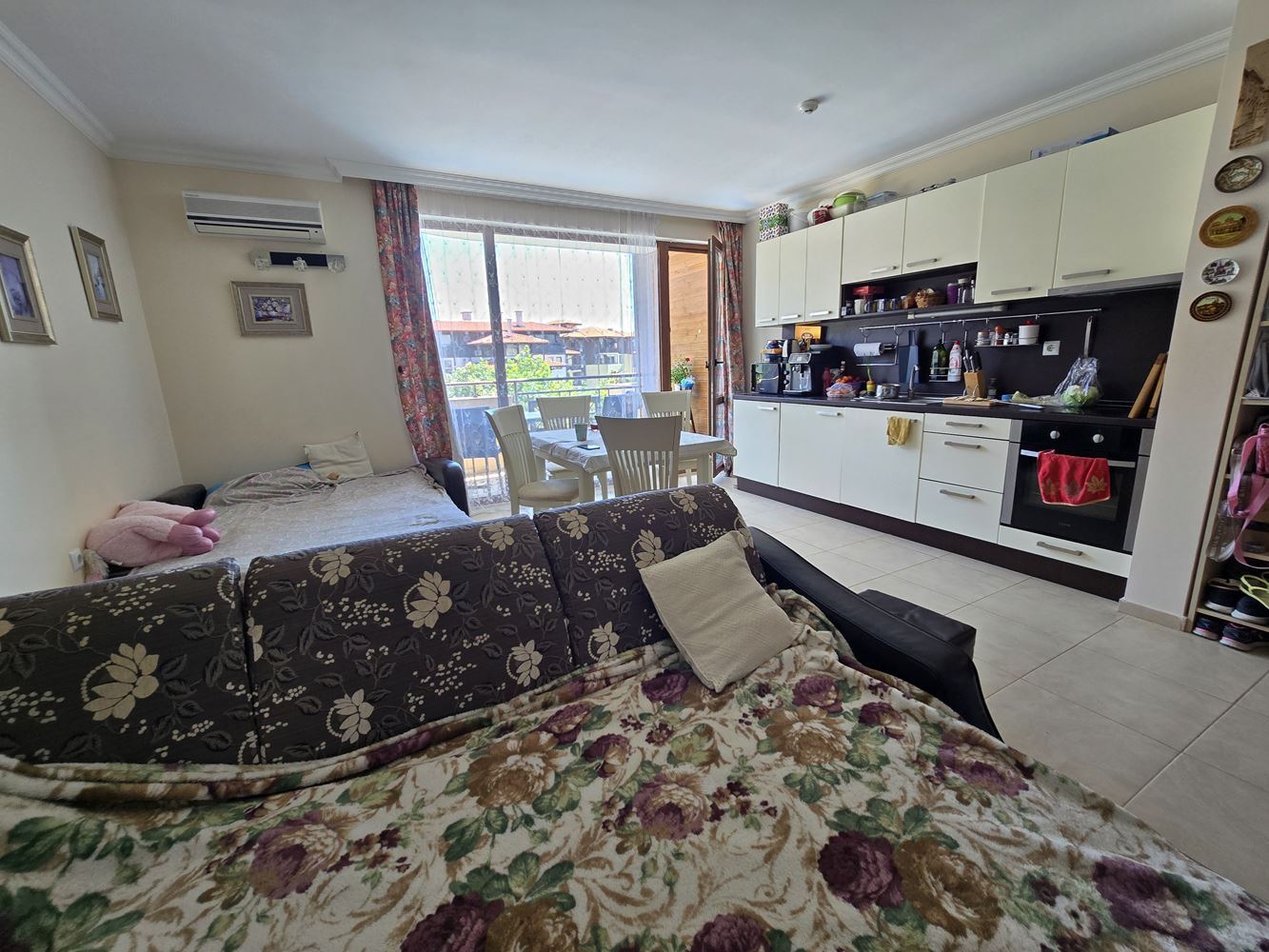 Apartmán s jednou ložnicí ve Sveti Vlas s přímým přístupem k bazénu – klidné místo pro bydlení a odpočinek